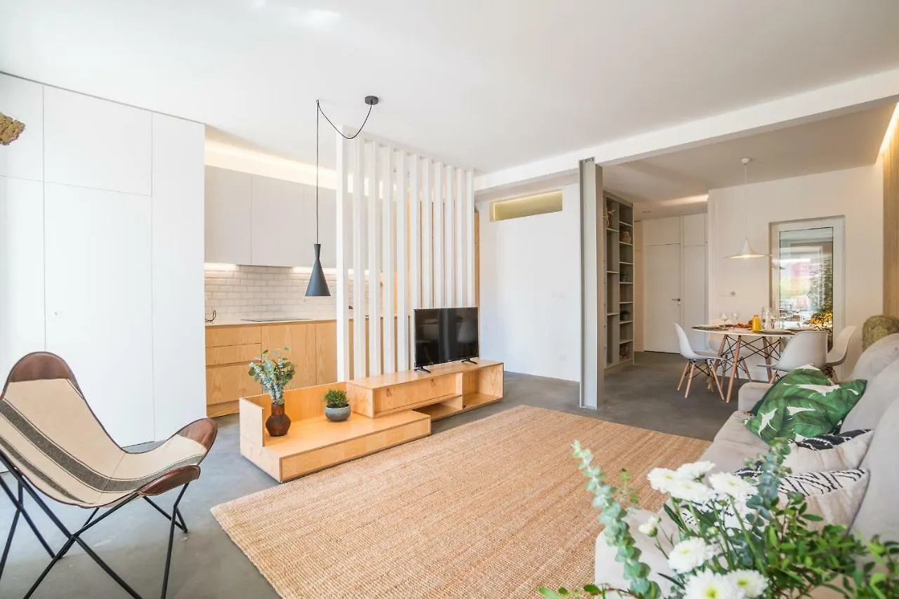 Wood Wall & Garden Apartment Lisboa Portugal