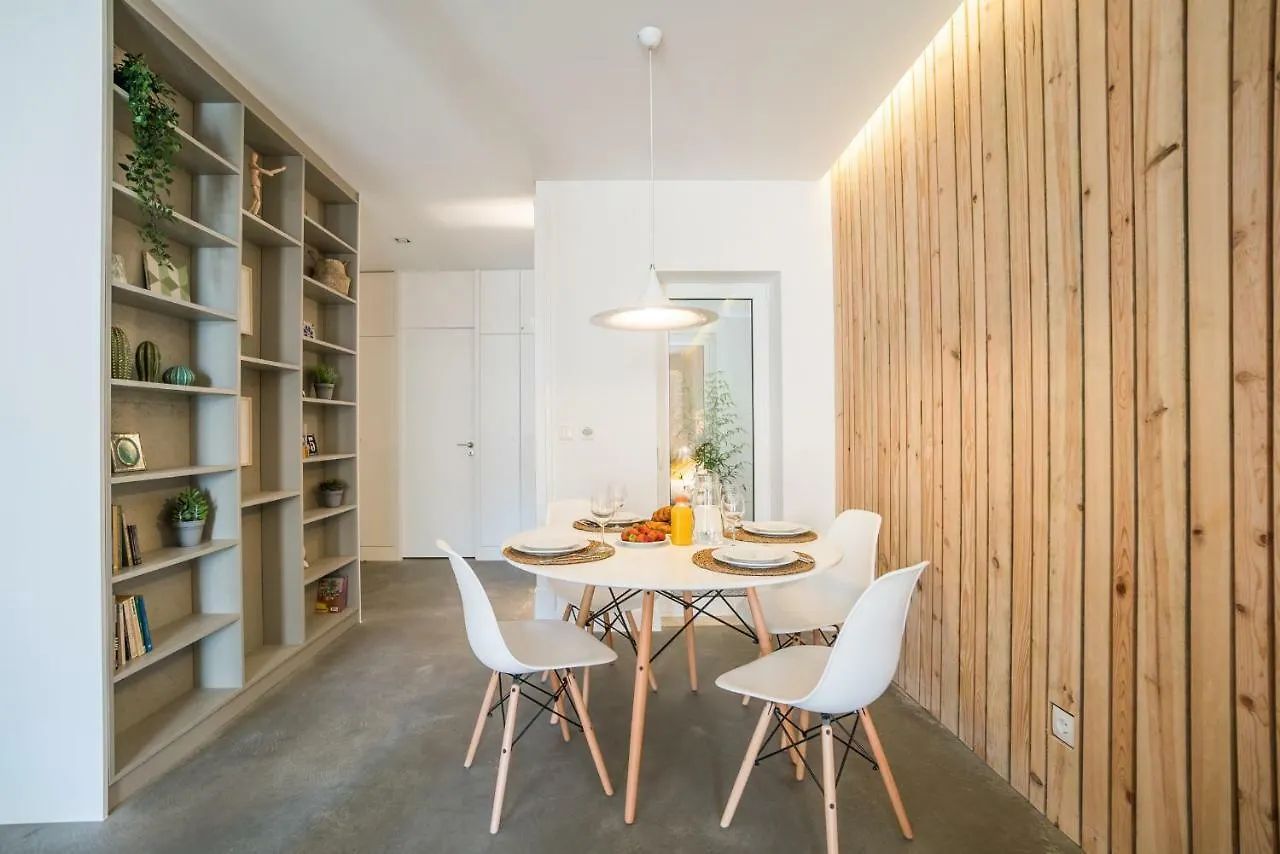 Wood Wall & Garden Apartment Lisbon 0*,  Portugal