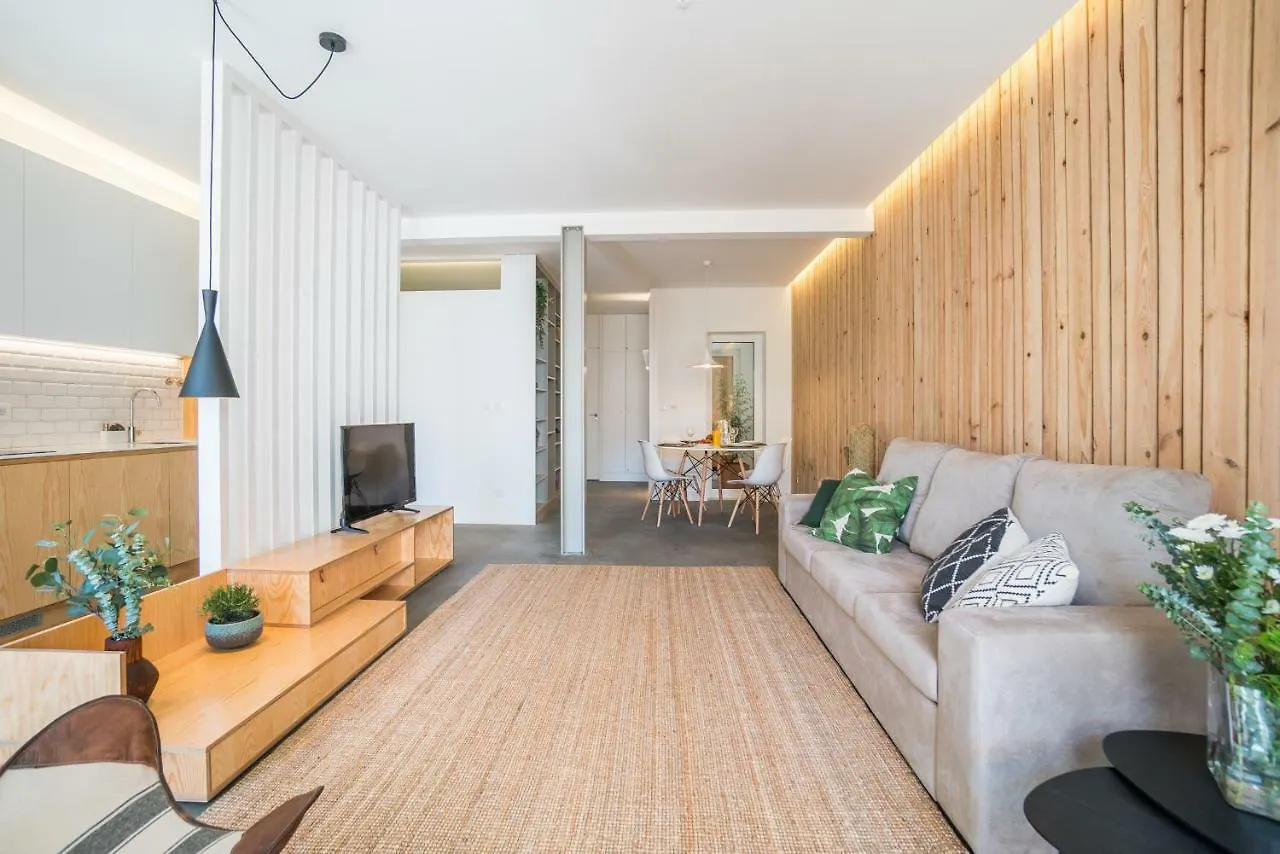Wood Wall & Garden Apartment Lisbon 0*,  Portugal